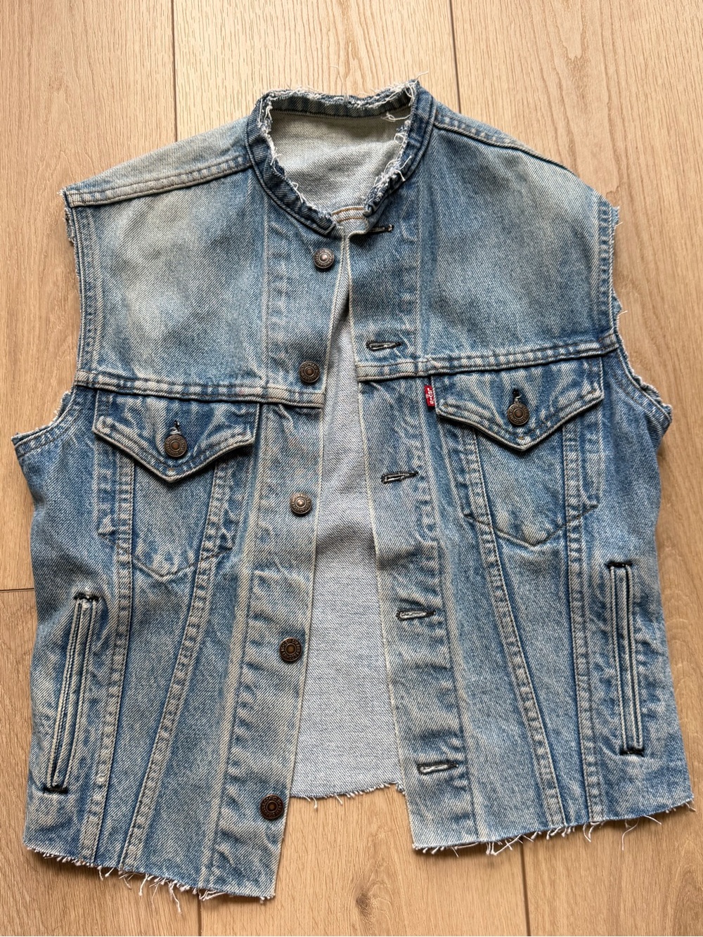 Vintage 1980’s Levi’s Men’s Trucker Denim Vest Sleeveless Jean Jacket Cut Off 34